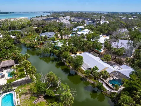 4830 Estrada De Costa Sarasota FL 34242