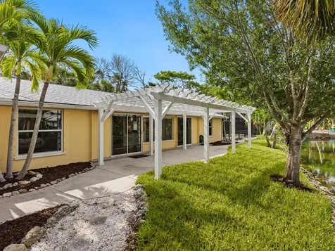 4830 Estrada De Costa Sarasota FL 34242