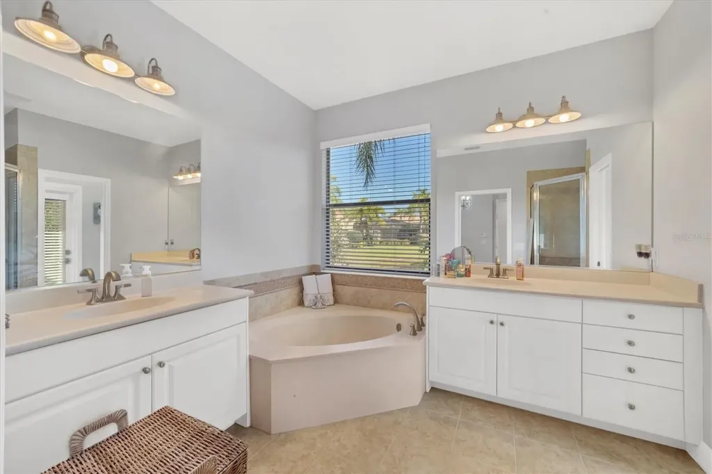 13853 Siena Loop Lakewood Ranch FL 34202