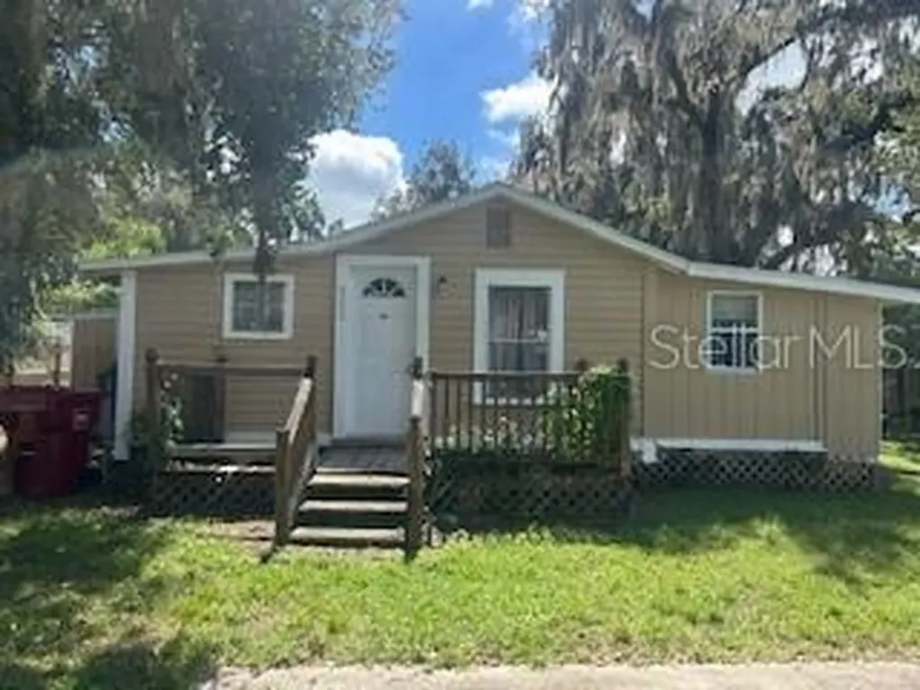 711 Oakland Heights Avenue Plant City FL 33563