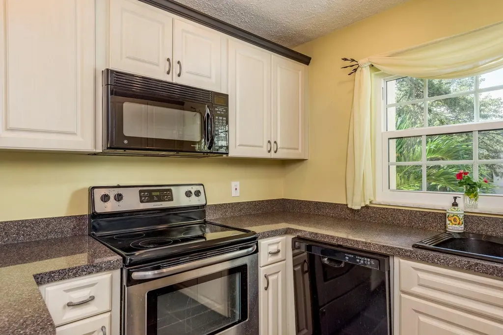 334 Los Prados Drive Safety Harbor FL 34695