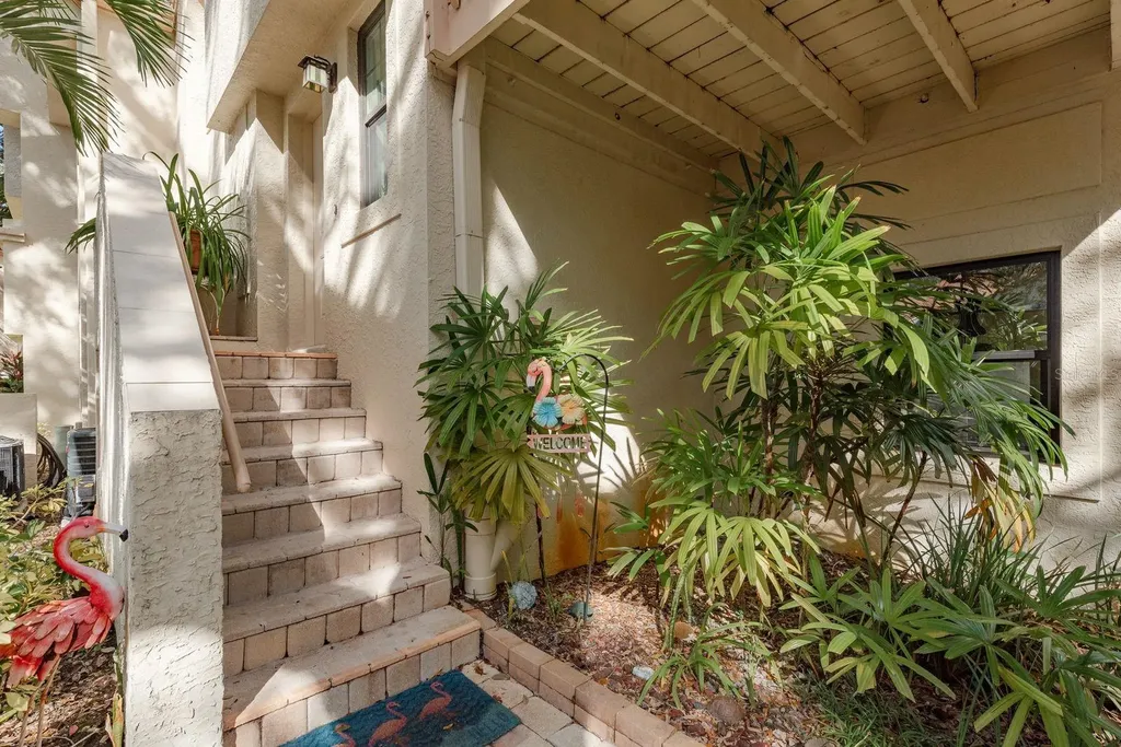 334 Los Prados Drive Safety Harbor FL 34695