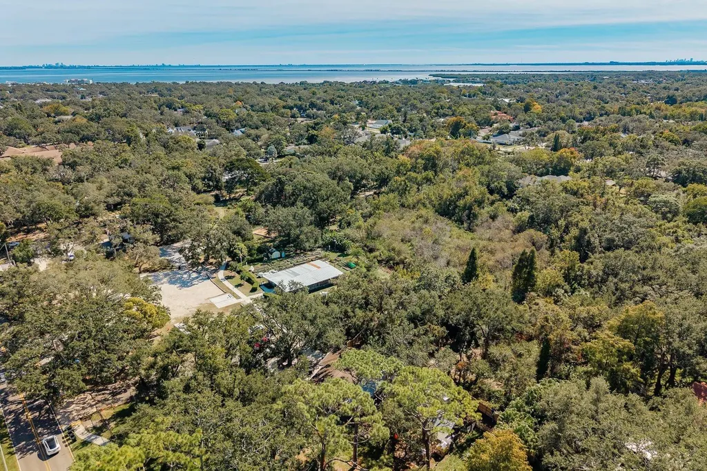 334 Los Prados Drive Safety Harbor FL 34695