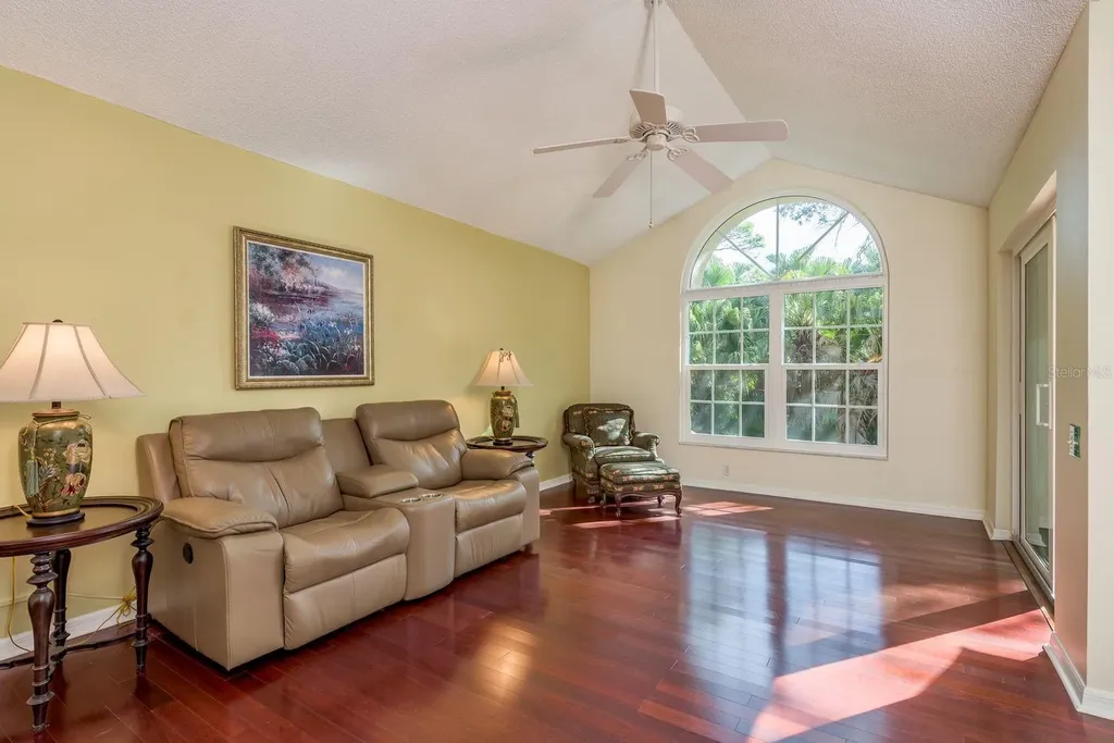 334 Los Prados Drive Safety Harbor FL 34695