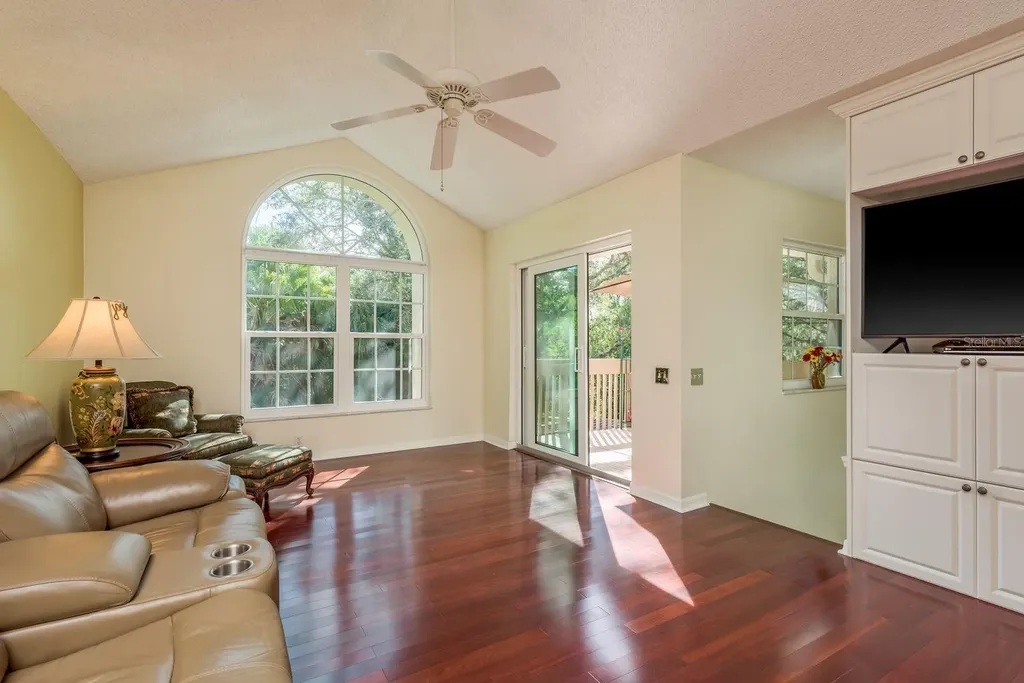 334 Los Prados Drive Safety Harbor FL 34695