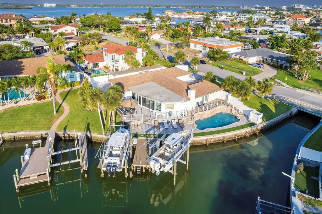 320 Harbor Passage Clearwater Beach FL 33767