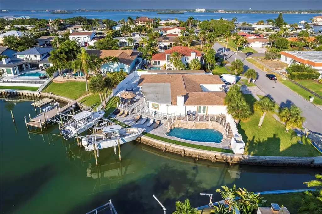 320 Harbor Passage Clearwater Beach FL 33767