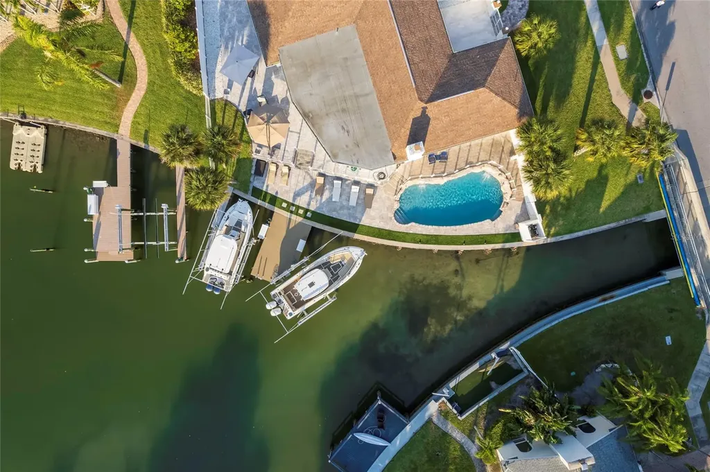 320 Harbor Passage Clearwater Beach FL 33767