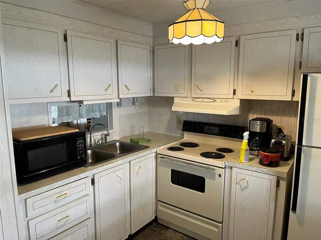 1040 Main Street Dunedin FL 34698