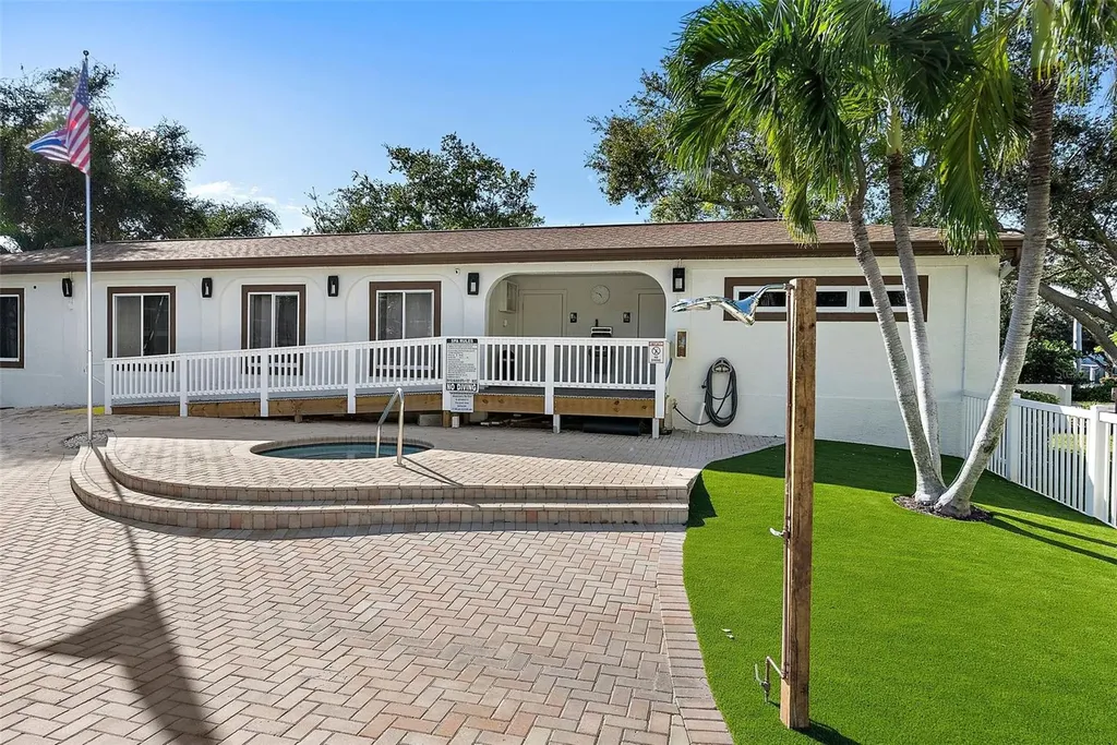 375 Madeira Circle Tierra Verde FL 33715