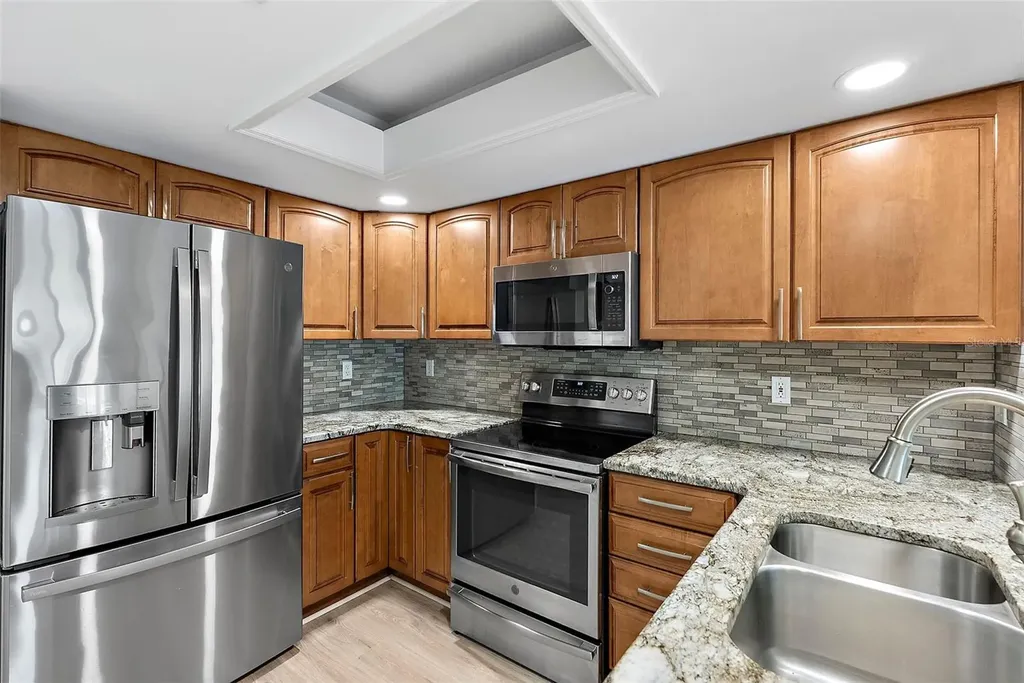 375 Madeira Circle Tierra Verde FL 33715