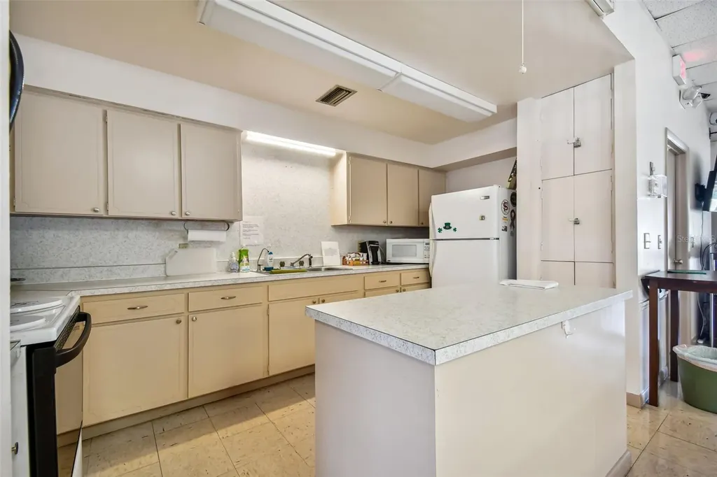 8472 68th Way N Pinellas Park FL 33781