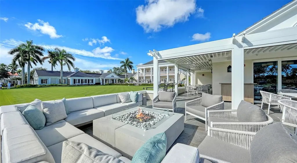 228 Saint James Park Osprey FL 34229