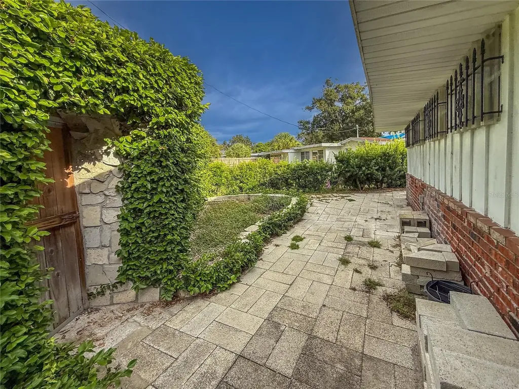 3205 Bougainvillea Street Sarasota FL 34239