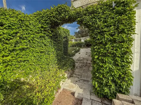 3205 Bougainvillea Street Sarasota FL 34239