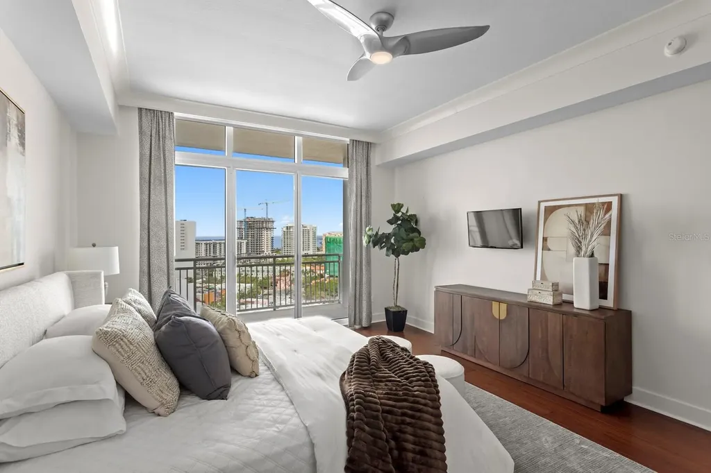 1350 Main Street Sarasota FL 34236