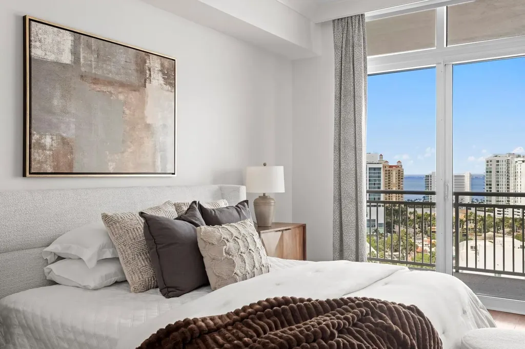 1350 Main Street Sarasota FL 34236