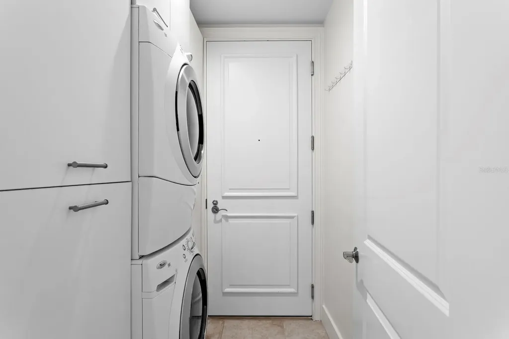 1350 Main Street Sarasota FL 34236