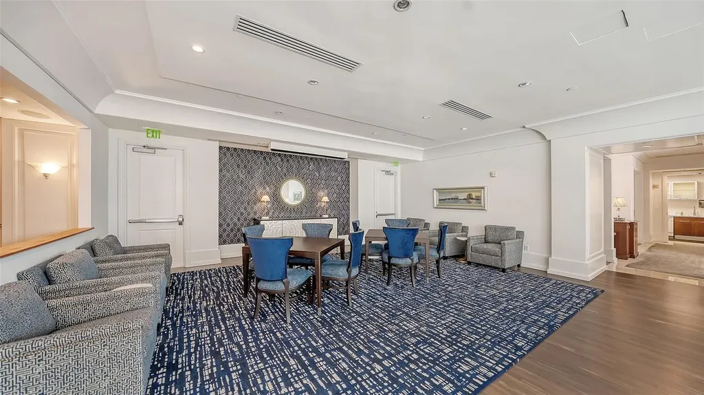 1350 Main Street Sarasota FL 34236