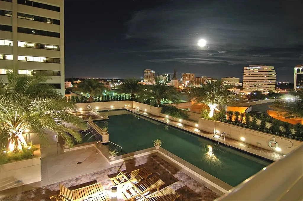 1350 Main Street Sarasota FL 34236