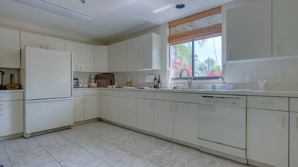 1932 Harbourside Drive Longboat Key FL 34228