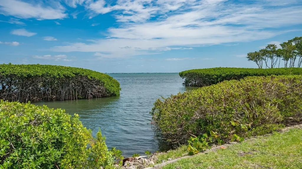1932 Harbourside Drive Longboat Key FL 34228