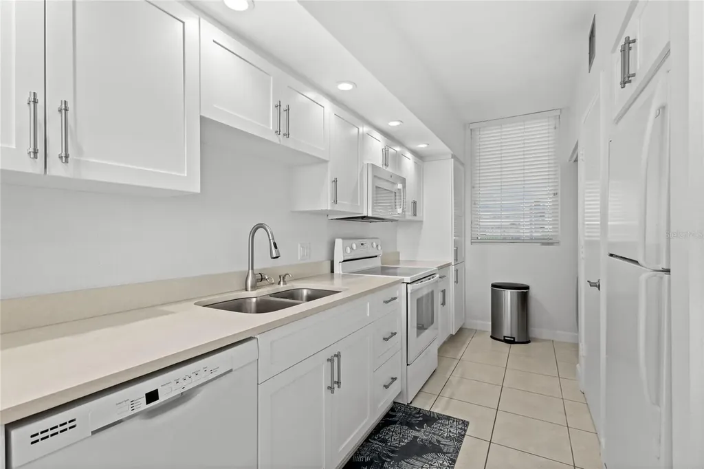 1065 Gulf Of Mexico Drive Longboat Key FL 34228