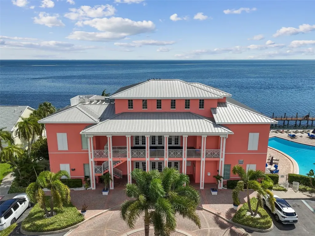 5116 Beach Drive SE St Petersburg FL 33705