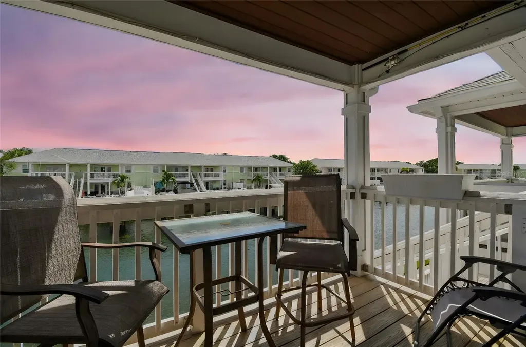 5116 Beach Drive SE St Petersburg FL 33705