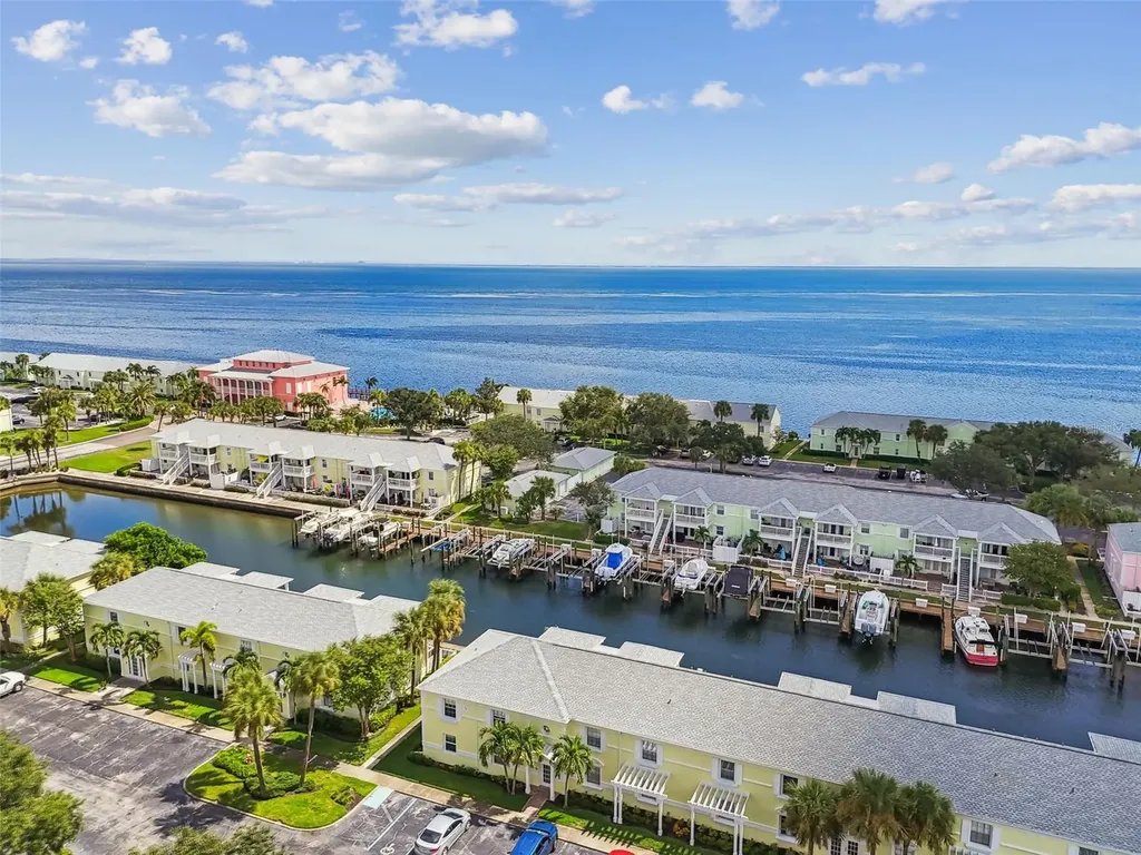 5116 Beach Drive SE St Petersburg FL 33705
