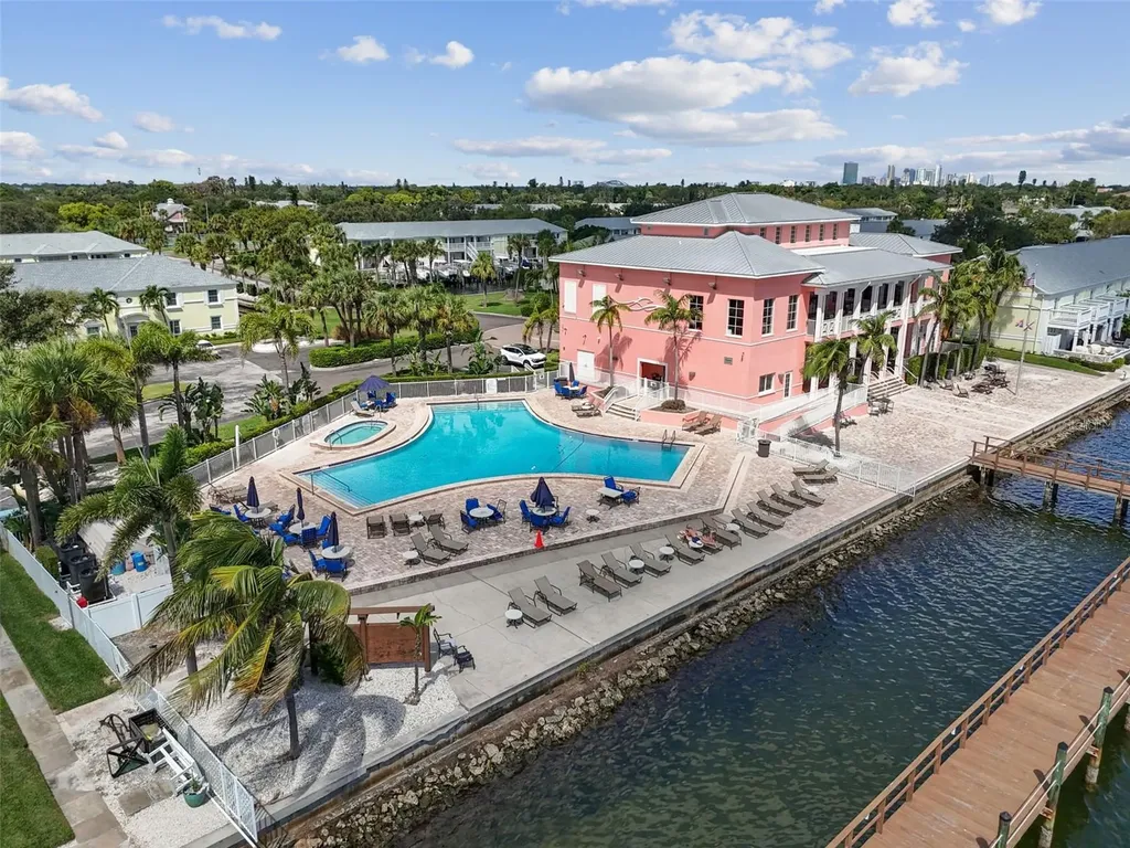 5116 Beach Drive SE St Petersburg FL 33705
