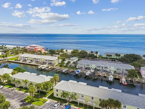 5116 Beach Drive SE St Petersburg FL 33705
