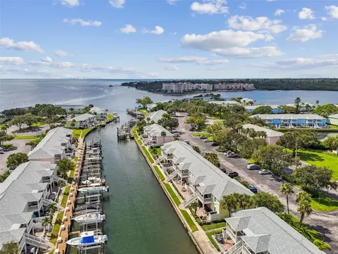 5116 Beach Drive SE St Petersburg FL 33705