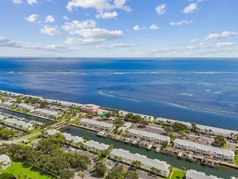 5116 Beach Drive SE St Petersburg FL 33705