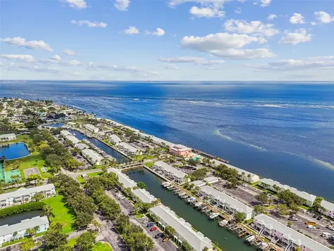 5116 Beach Drive SE St Petersburg FL 33705