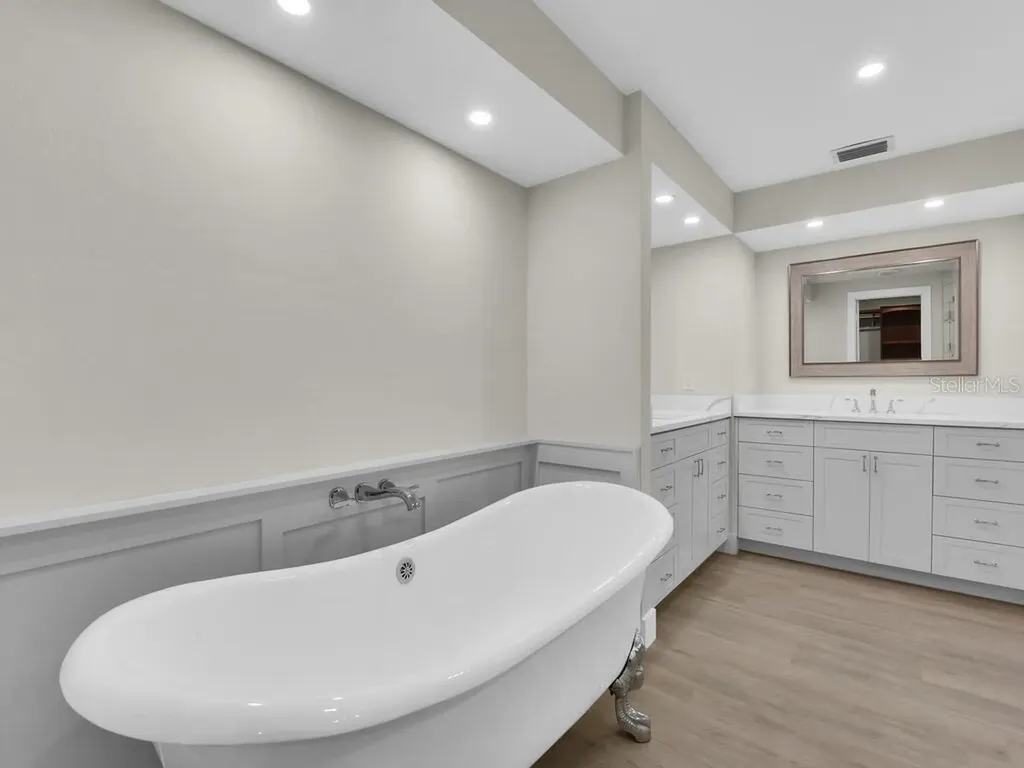 491 Cypress Way E Naples FL 34110