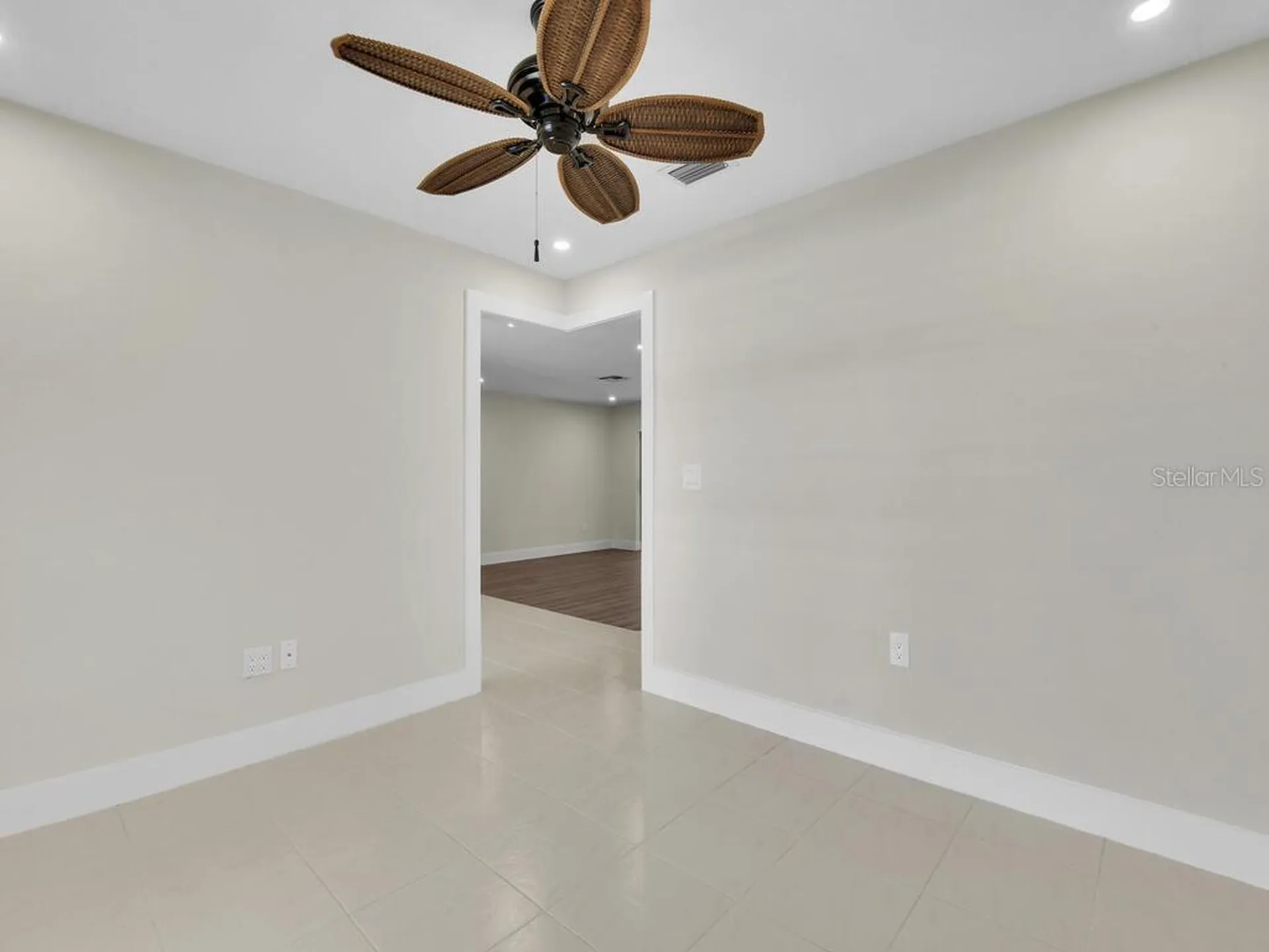 491 Cypress Way E Naples FL 34110