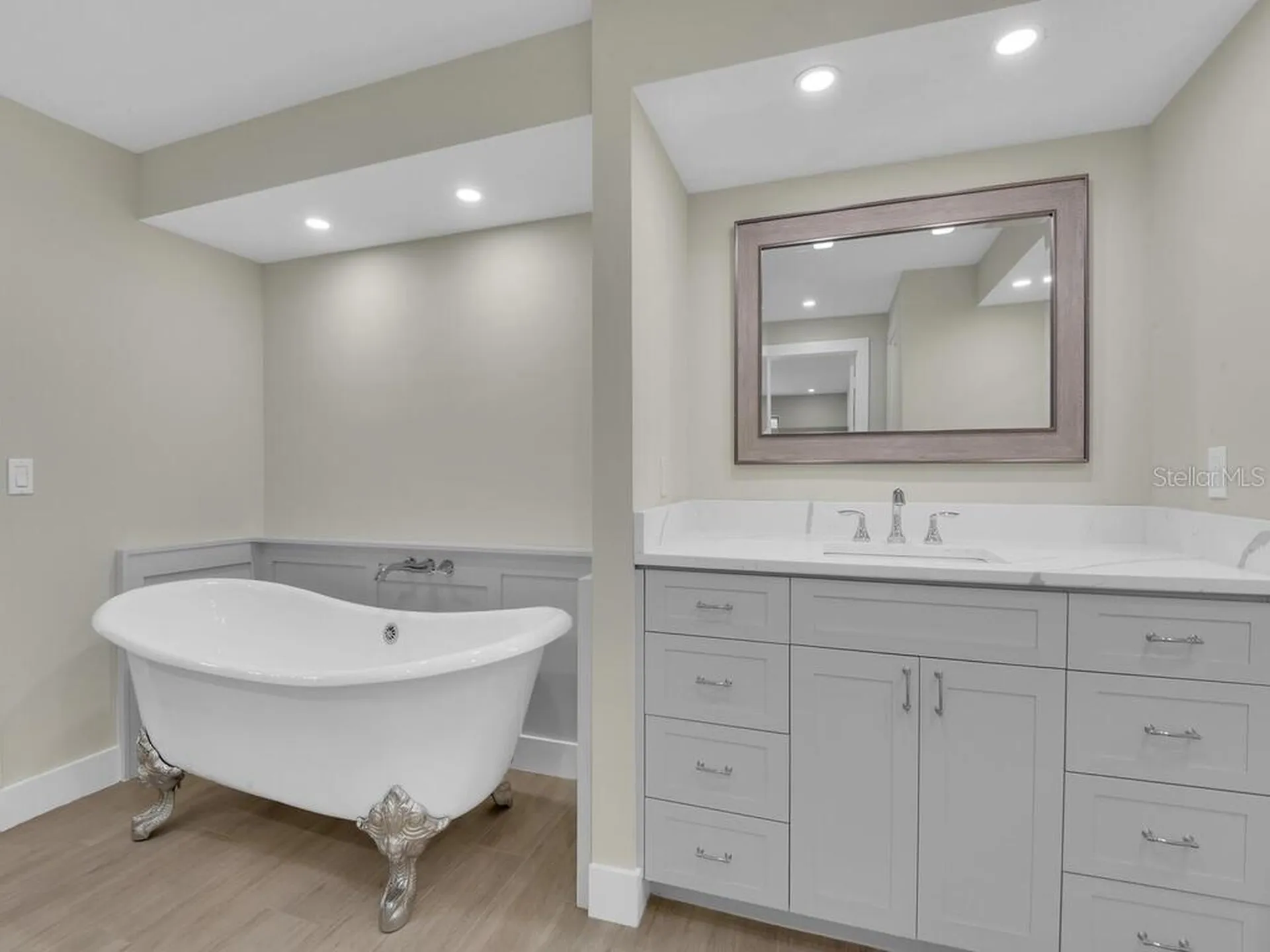 491 Cypress Way E Naples FL 34110