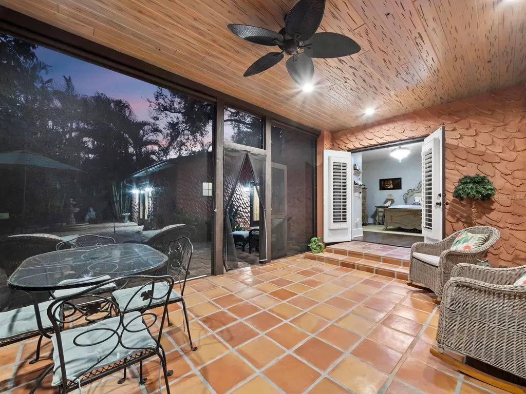 1022 S Osprey Avenue Sarasota FL 34236