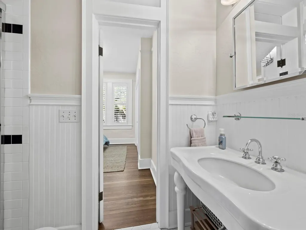 1022 S Osprey Avenue Sarasota FL 34236