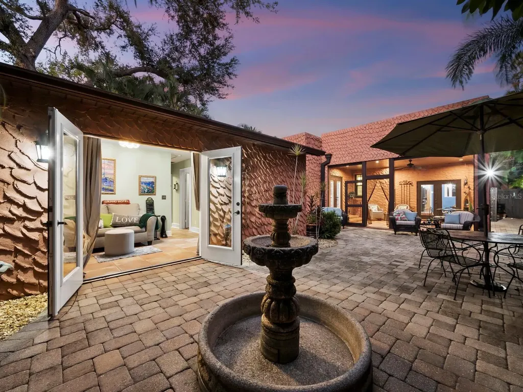 1022 S Osprey Avenue Sarasota FL 34236