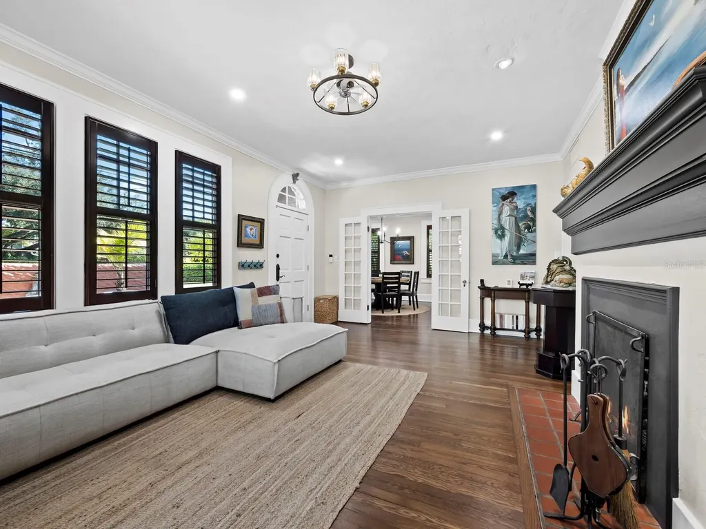 1022 S Osprey Avenue Sarasota FL 34236