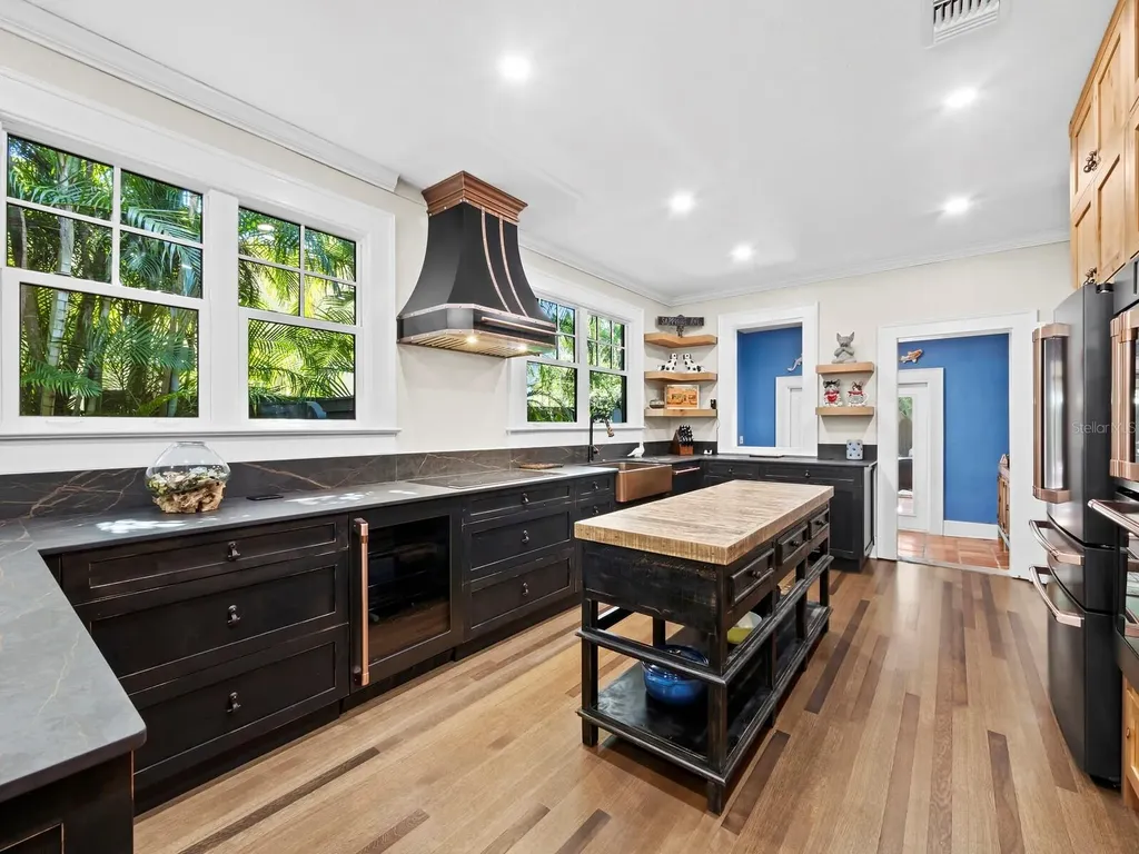 1022 S Osprey Avenue Sarasota FL 34236