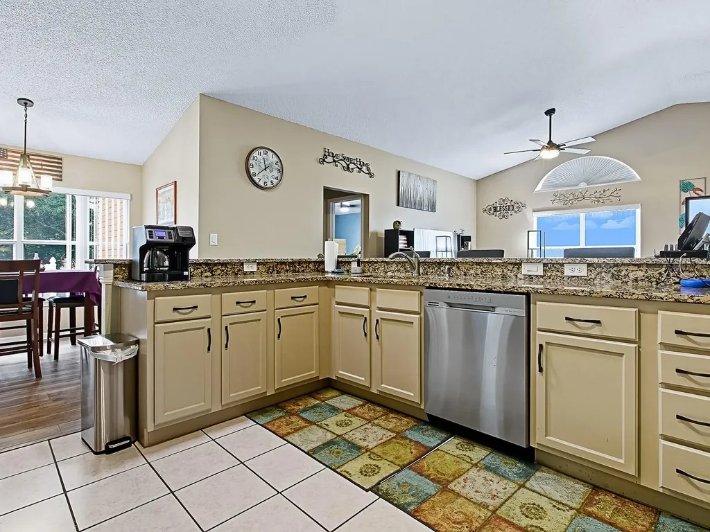 4949 Sawgrass Lake Circle Leesburg FL 34748
