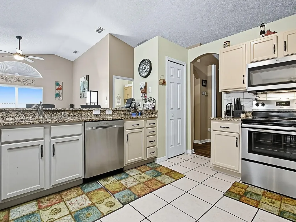 4949 Sawgrass Lake Circle Leesburg FL 34748