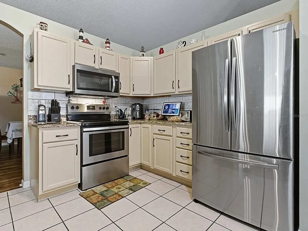 4949 Sawgrass Lake Circle Leesburg FL 34748