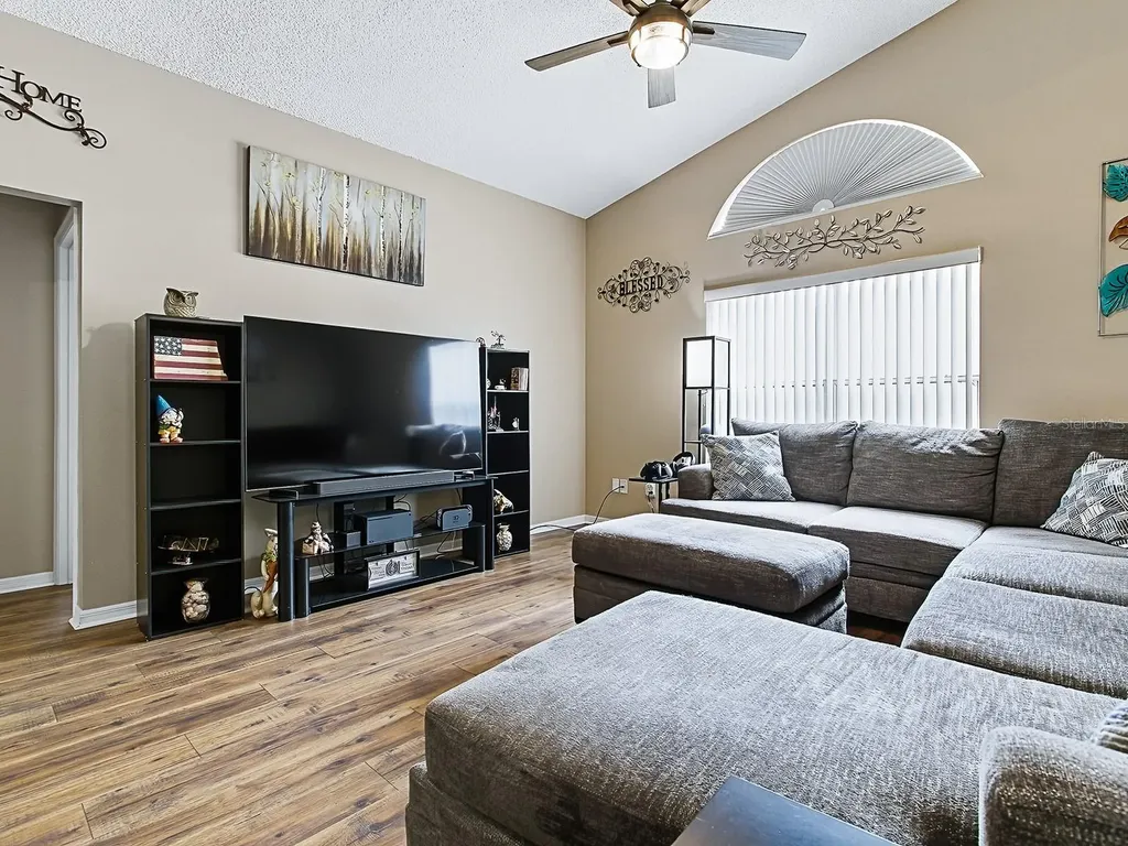 4949 Sawgrass Lake Circle Leesburg FL 34748
