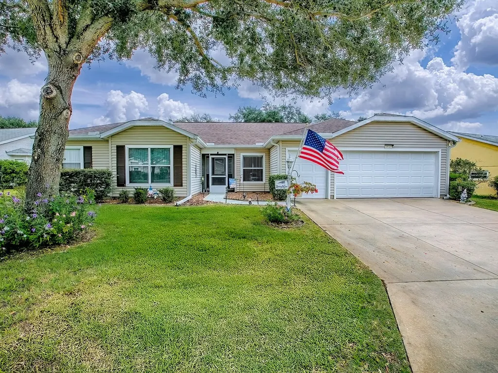 4949 Sawgrass Lake Circle Leesburg FL 34748