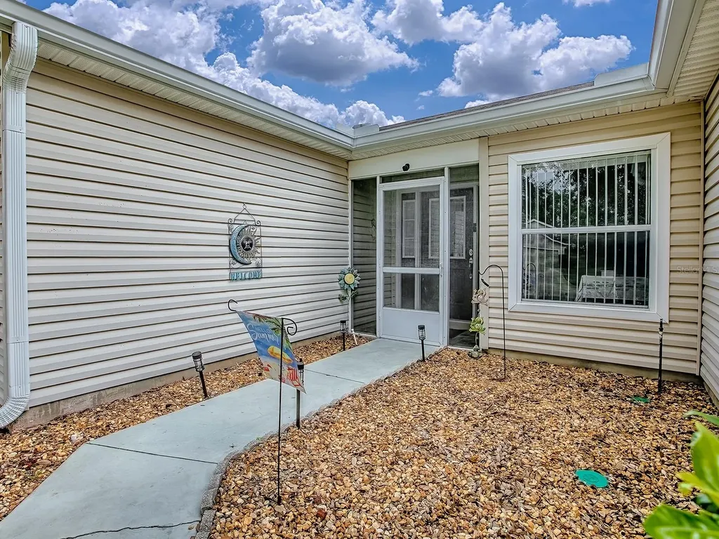 4949 Sawgrass Lake Circle Leesburg FL 34748