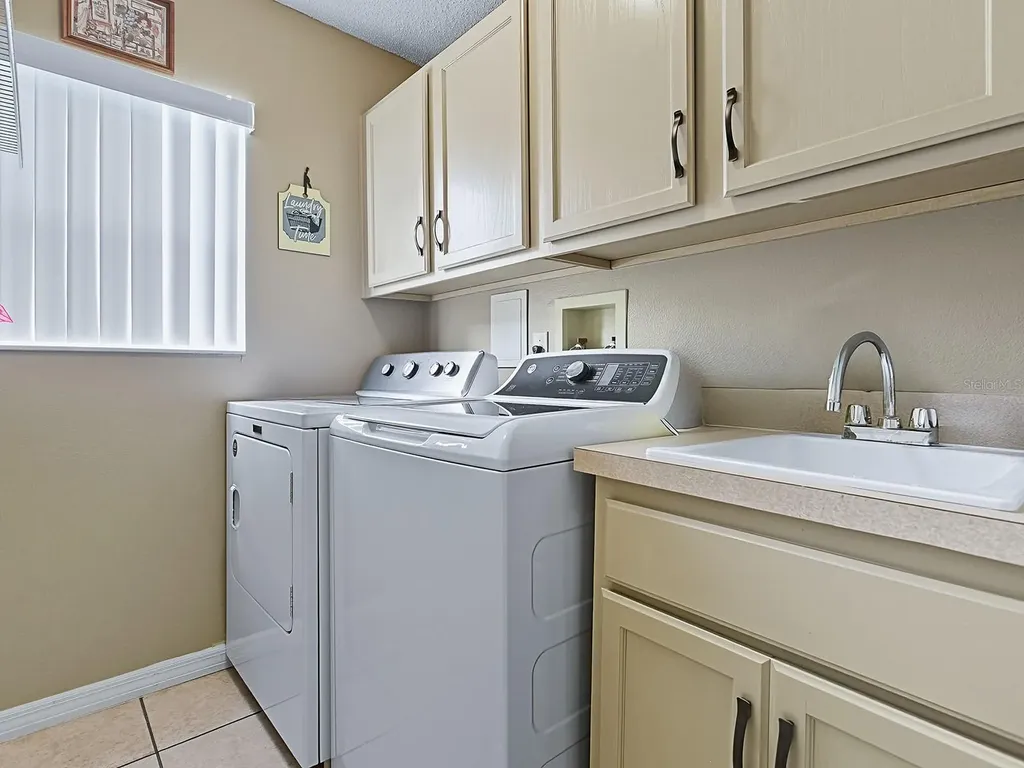4949 Sawgrass Lake Circle Leesburg FL 34748
